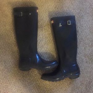 Black hunter boots